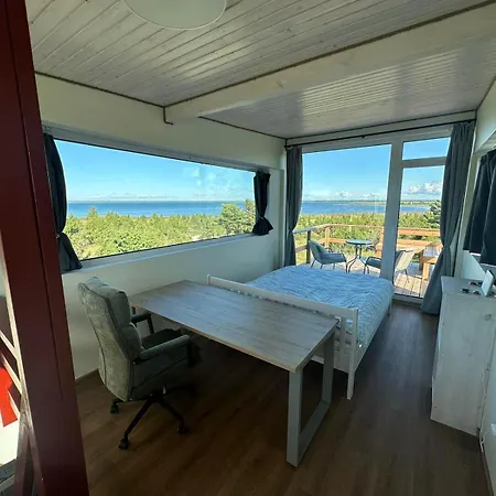 Mereaeaerne Maja Ilusa Vaatega Puhkemaja *