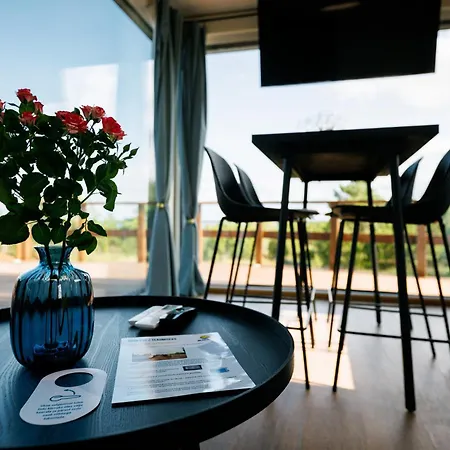 Mereaeaerne Maja Ilusa Vaatega Kurkse