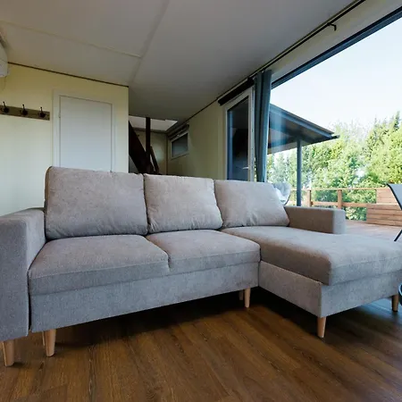 Mereaeaerne Maja Ilusa Vaatega בית נופש