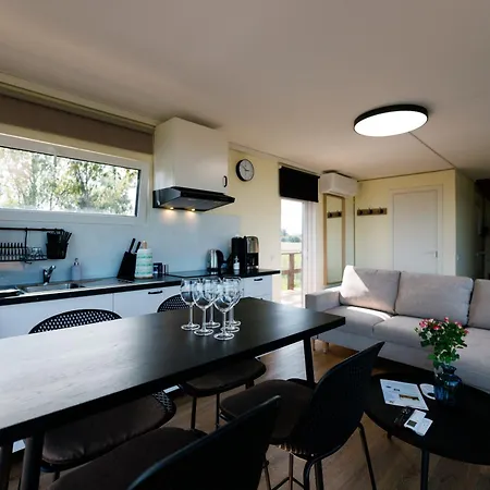 Mereaeaerne Maja Ilusa Vaatega Kurkse