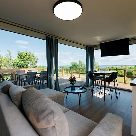 Mereaeaerne Maja Ilusa Vaatega Kurkse