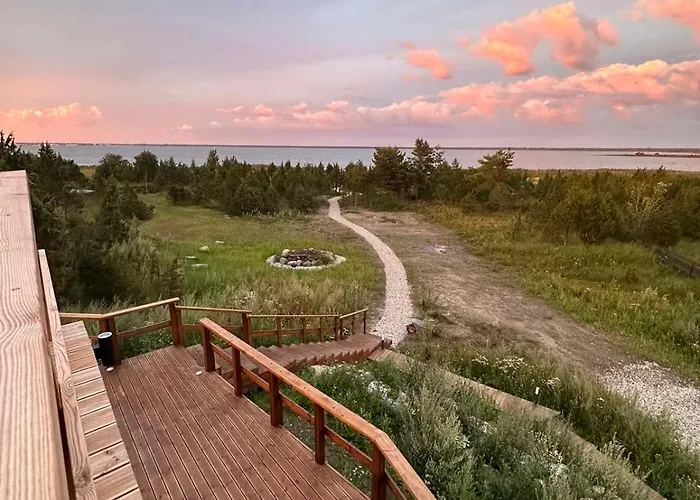 Vikendica Mereaeaerne Maja Ilusa Vaatega Kurkse