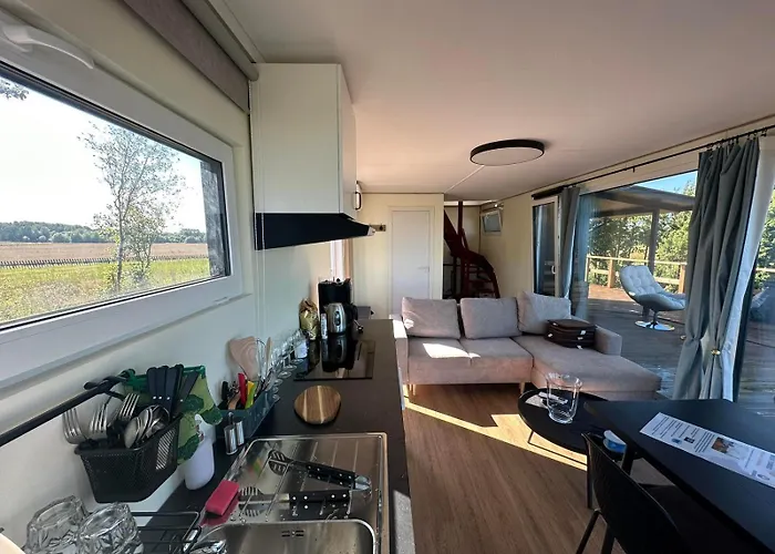 Mereaeaerne Maja Ilusa Vaatega * Kurkse